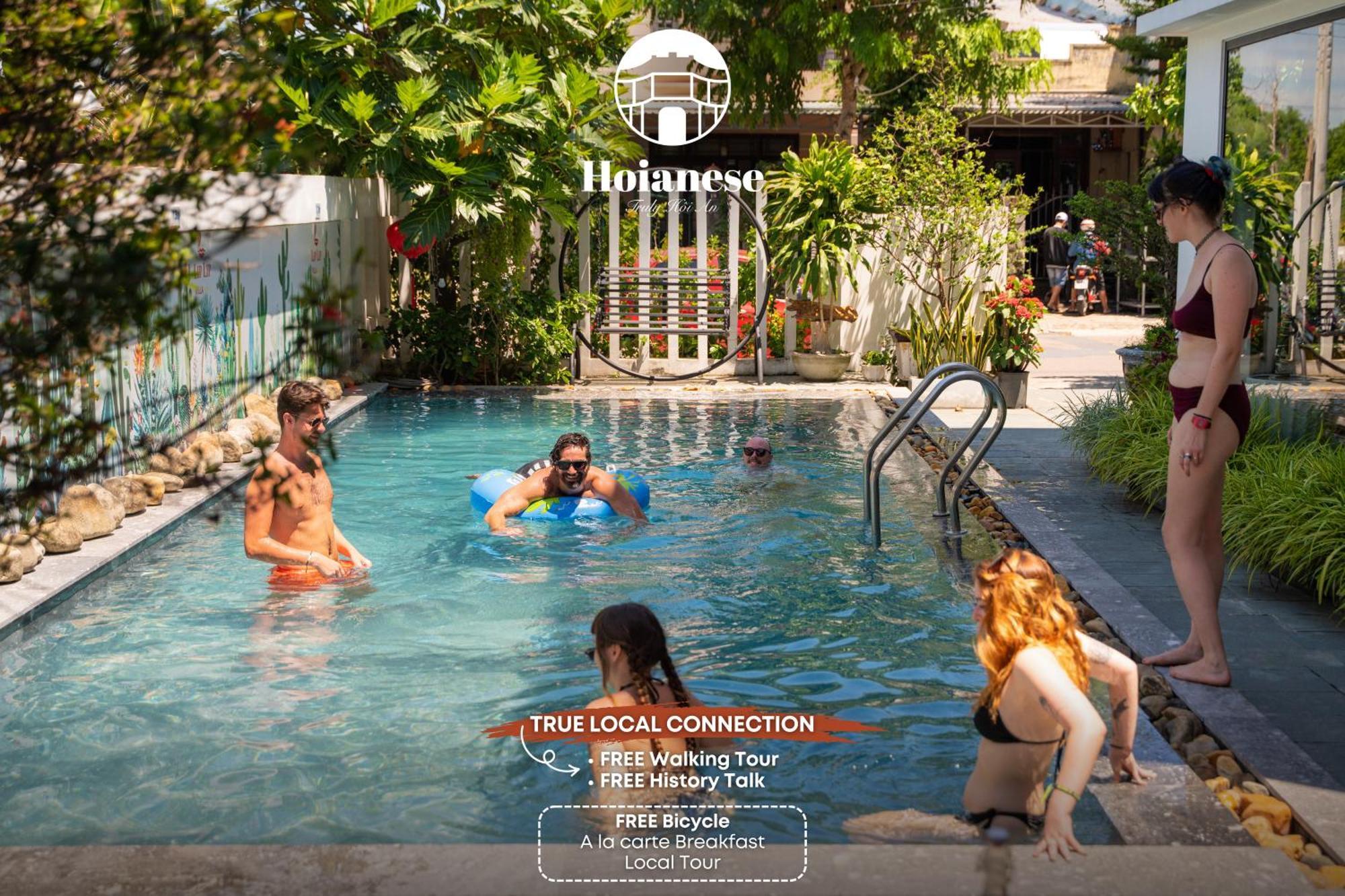 Hoianese Lip Lip Pool